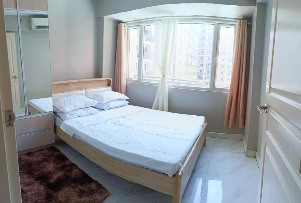 Monarch Parksuites - Balmoral Place Paranaque City Exteriör bild