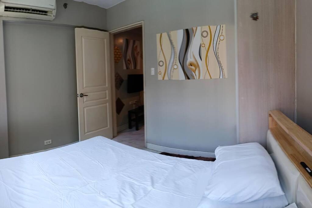 Monarch Parksuites - Balmoral Place Paranaque City Exteriör bild